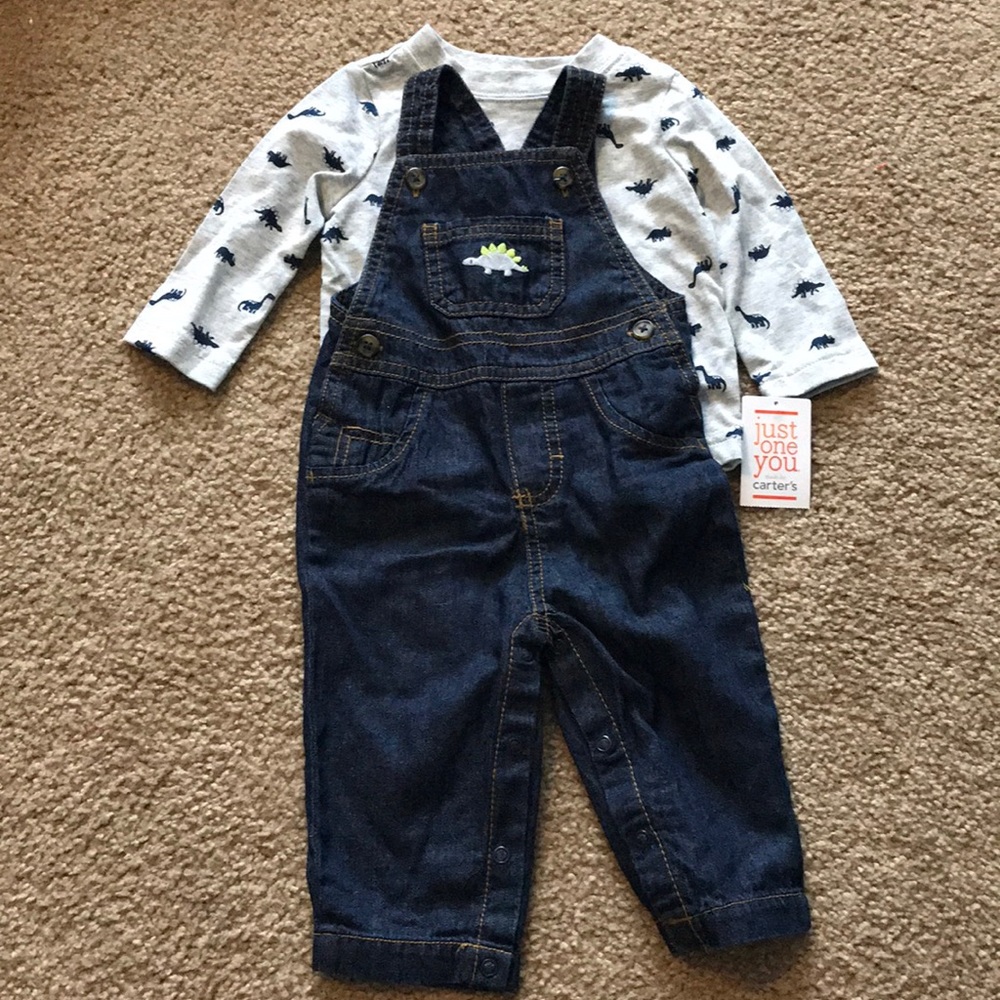 Carter’s NWT Dinosaur Overall Set (6 month)